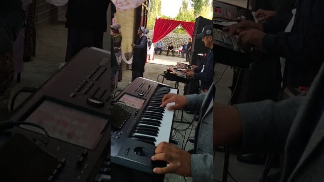 Jalolxon_Husanov "Soğindim yor" tõyda jonli ijro Жалолхон Хусанов "Согиндим ёр"жонли ижро смотреть онлайн