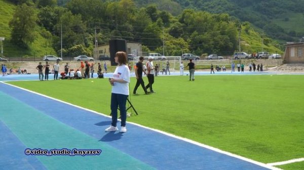 поёт Джаннет Гузиева