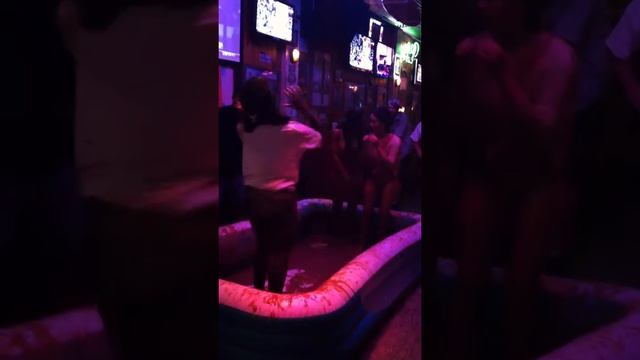 Pudding Wrestling at the Sandbar in Coconut Grove, FL 11/16/2010 смотреть онлайн