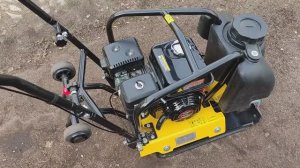 Работа с виброплитой TSS VP90-TL. 90кг. Видеоинструкция.