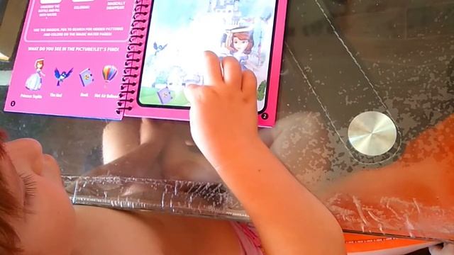 Учим английски. Раскраска водная Magic water book "Принцесса София" смотреть онлайн