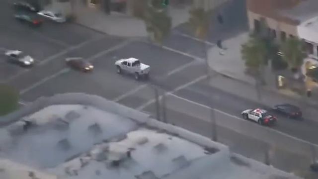 Los Angeles Police Pursuit Silver Dodge RAM Truck RAW VIDEO смотреть онлайн