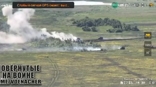 Один русский танк против восьми ! One Russian tank against a column of Ukrainian armored vehicles смотреть онлайн
