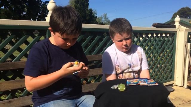 Blind bag Monday Ep 1 - Angry Birds dog tags and Mashems смотреть онлайн