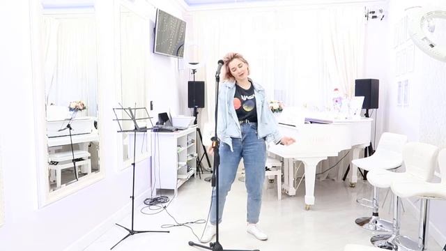 Школа вокала и риторики VocalMT - ученица Алина (авторская песня) смотреть онлайн