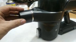 Пылесос аккумуляторный RED RV-UR3200. После отключения часть мусора вываливается обратно.