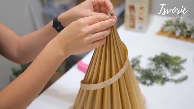 Ёлка из обычного журнала / DIY TSVORIC смотреть онлайн