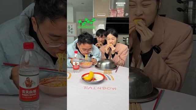 PRANK HUSBAND: Using barbecue picks to trick my husband, it’s so funny! #FUNNY #COUPLE смотреть онлайн