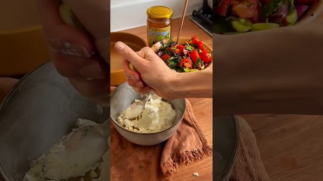 Готовим ужин как в ресторане ✅салат с помидорами черри и взбитой брынзой #рецепт #еда #вкусно шли смотреть онлайн