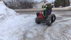 Гусеничный минитрактор. Первый  пробный выезд.