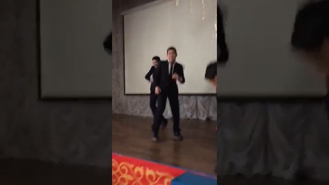 ЭЙ БЭЙБИ НАПИШИ МНЕ СООБЩЕНИЯ смотреть онлайн