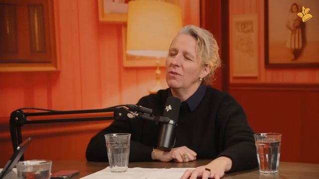 Demure in de groepsapp смотреть онлайн