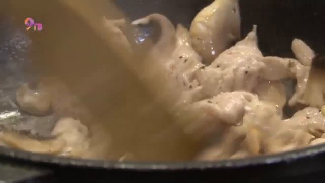 Сытный и простой ужин. Молодой картофель с куриным филе. смотреть онлайн