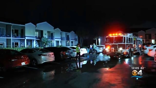 Lauderhill Apartment Fire, Two People Inside Sent To The Hospital смотреть онлайн
