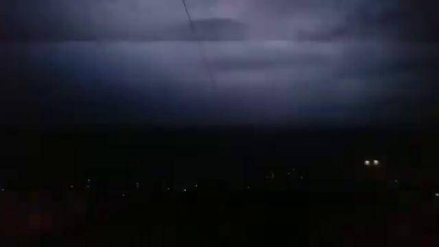 Ночное небо. Молния. Гроза