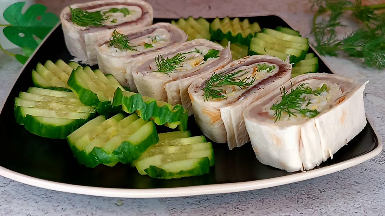 🌲 Рулет из лаваша с сельдью - СУПЕР ЗАКУСКА на Новый год смотреть онлайн