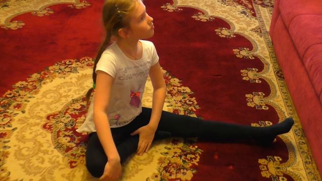 Мама подглядела за моей онлайн тренировкой. My mom spied on my online workout. смотреть онлайн
