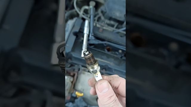 Меняем свечи Хендай Акцент 1.5 смотреть онлайн