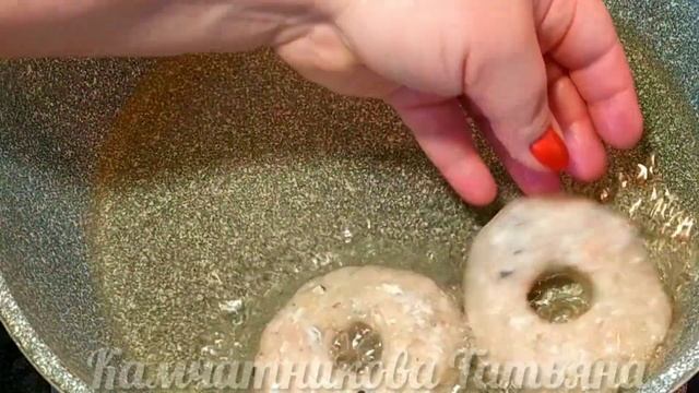 РЫБНЫЕ БУБЛИКИ! ДЕТИ БЕГУТ ЗА ДОБАВКОЙ! ИЗ ФАРША СОМА СОЧНЫЕ КОТЛЕТЫ! смотреть онлайн