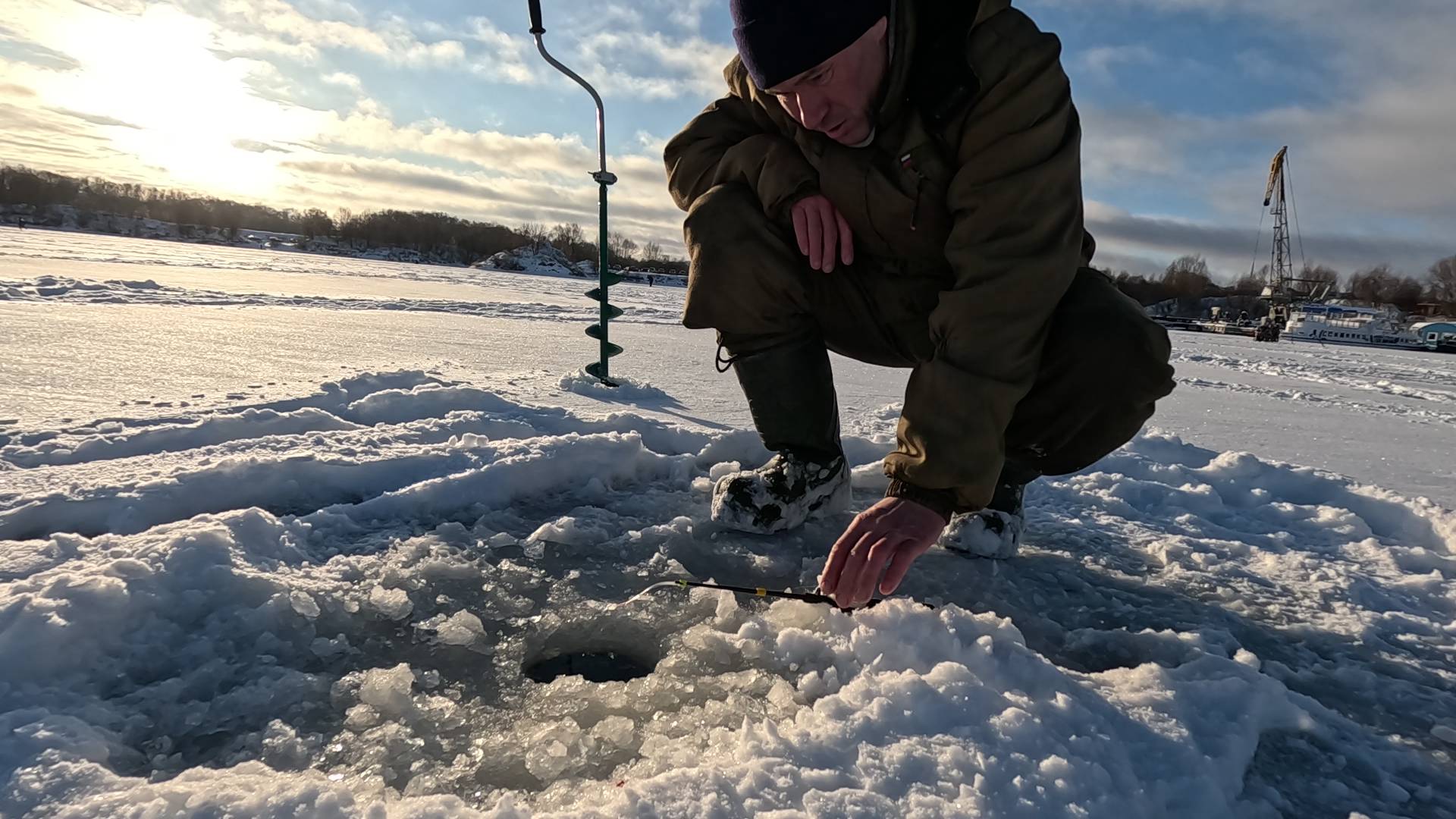Рыбалка в затоне от оки В ЯМЕ! Сегодня я ОЩЮТИЛ ХОРОШИЕ ПОКЛЁВКИ РЫБЫ! смотреть онлайн