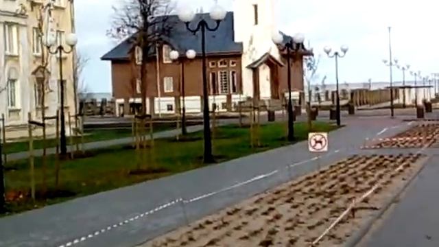 Приморский бульвар Силламяэ. Вид со стороны бывшей первой школы. смотреть онлайн