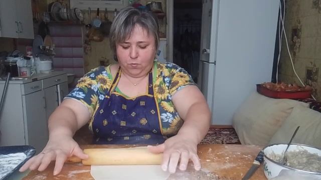 Варю борщ готовлю винегрет.Леплю пельмешки и разговор о вечном 1 серия. смотреть онлайн