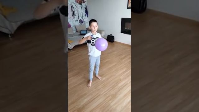 5 СПОСОБОВ КАК ЛОПНУТЬ ШАРИК! ЛАЙФХАК смотреть онлайн