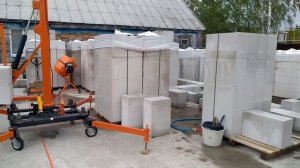 Монтаж первого ряда газоблока