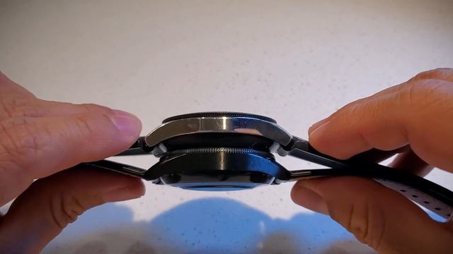 BLACK Galaxy Watch 3 45mm vs Galaxy Watch 46mm. On the wrist, side by side etc. смотреть онлайн