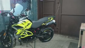 мотоцикл regulmoto DUKE 300 перешил сиденье.