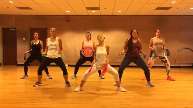 “I CAN’T GET ENOUGH” Selena Gomez - Dance Fitness Workout with Resistance Bands Valeo Club смотреть онлайн