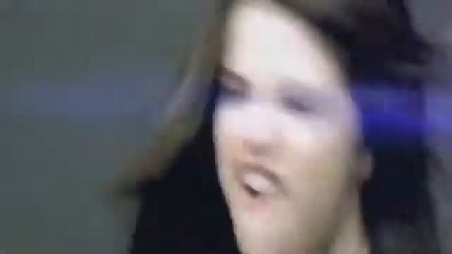 Selena Gomez Falling Down-official video смотреть онлайн