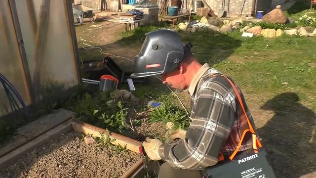 Май, шашлык и шпалера для огурцов смотреть онлайн