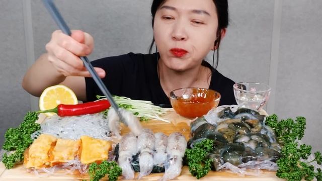 해삼,멍게,꼴뚜기 리얼사운드 먹방 ASMR RAW SEAFOOD(RAW BABY SQUID,SEA PINEAPPLE,SEA CUCUMBER) MUKBANG EATING SOUND смотреть онлайн