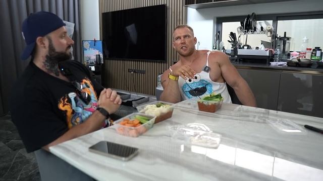 ТРЕНИРОВКА ГРУДИ / ПОЗИРОВАНИЕ С СЕРГЕЕМ МИРОНОВЫМ смотреть онлайн