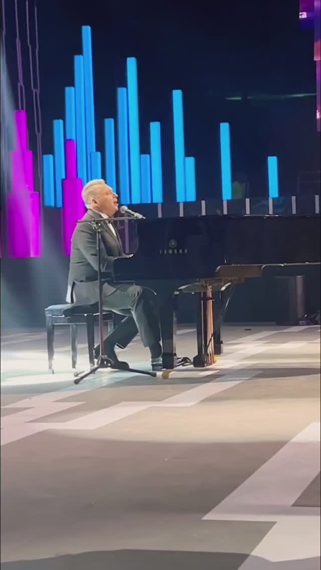 Песня трогает сердце и душу! Не хлопай дверью! Песня года 🎶 Александр Добронравов #shorts смотреть онлайн