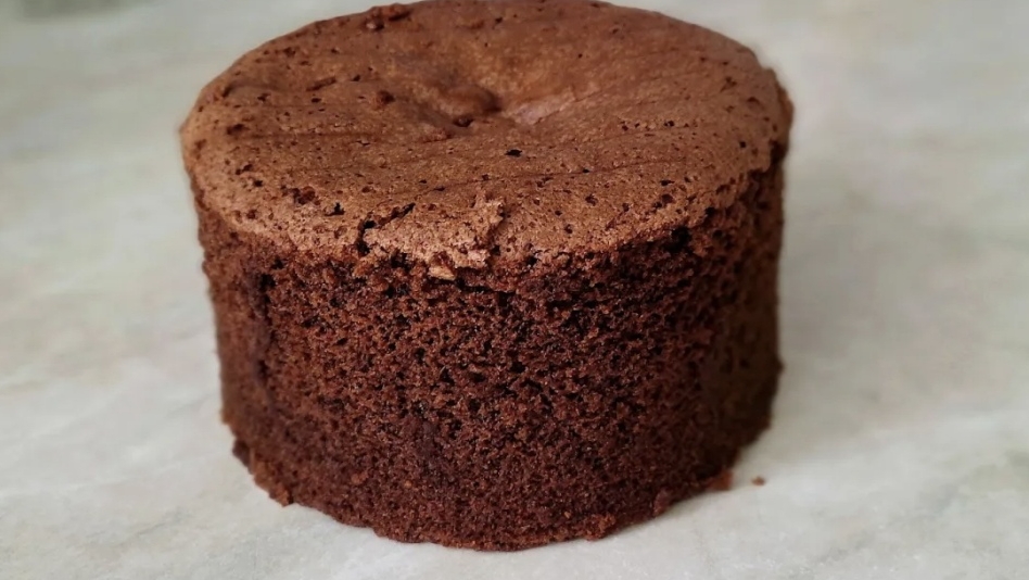 Шоколадно шифоновый бисквит. Простой рецепт из доступных продуктов.
