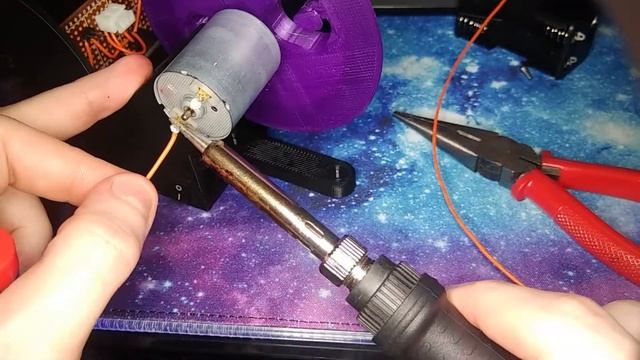 3d-printed motion activated spider drop prank смотреть онлайн