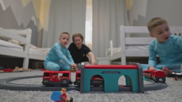 Большая семья. Документальный фильм о многодетных сотрудниках «Газпром-Медиа Холдинга» смотреть онлайн