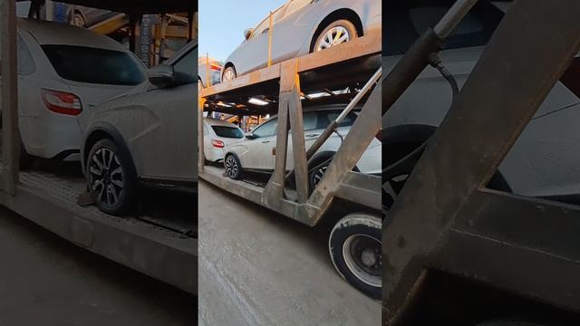 АвтоВАЗ выкатил на рынок Lada Granta Cross в цвете «Капитан» смотреть онлайн