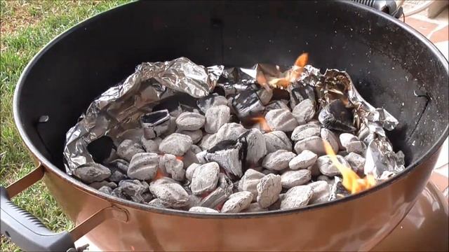 Weber Kettle Premium T-Bone Time Lapse With Panasonic HC-V180 смотреть онлайн