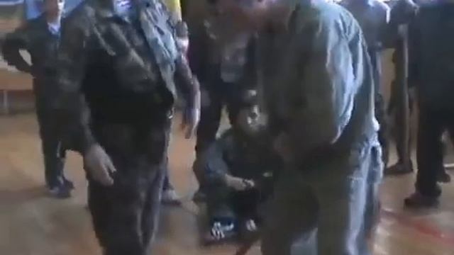 Система боевого выживания Кадочникова. Интересный отрывок семинара в Анапе. 2006 год. смотреть онлайн