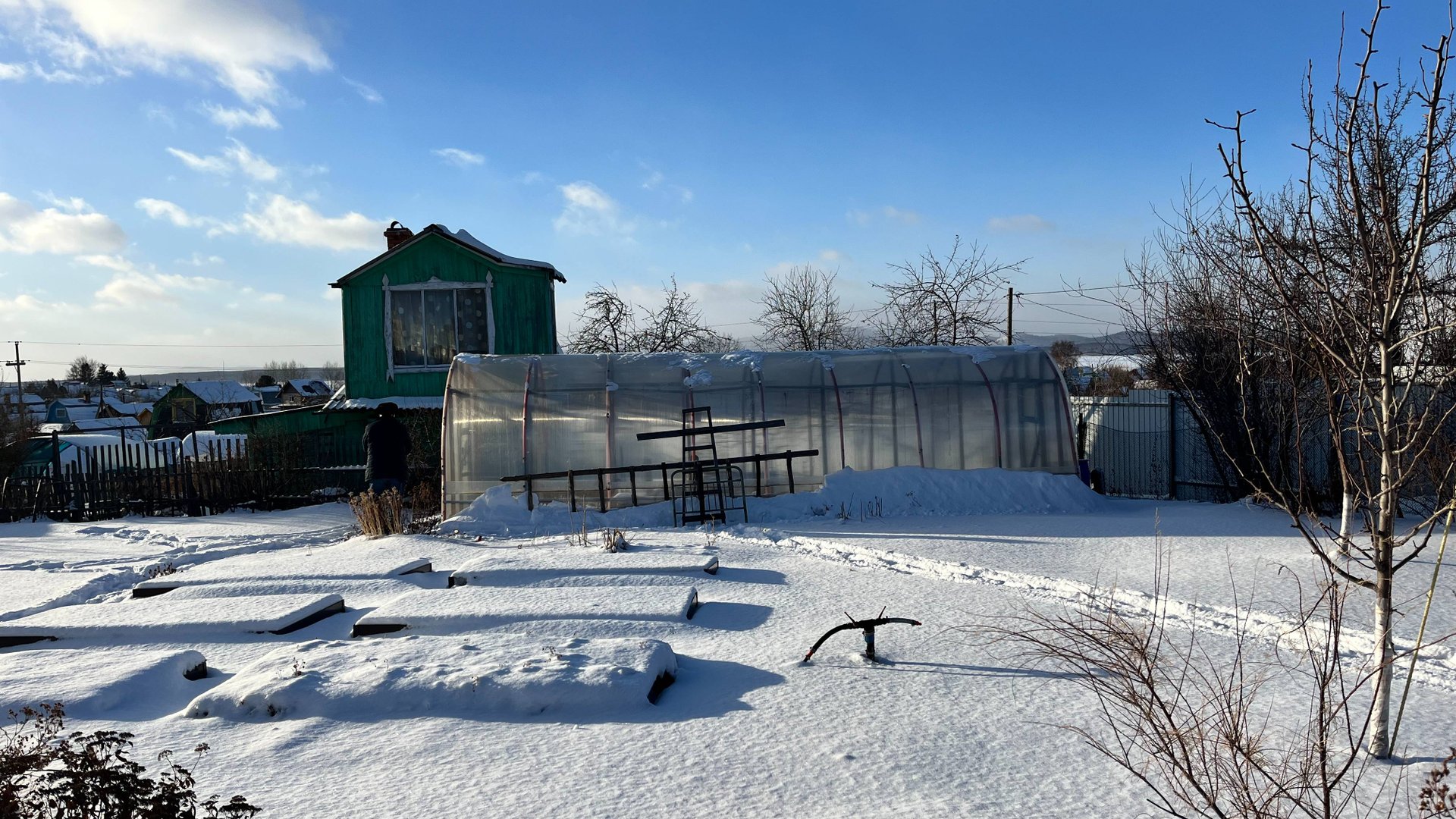 В сад на разведку, после снегопада! смотреть онлайн