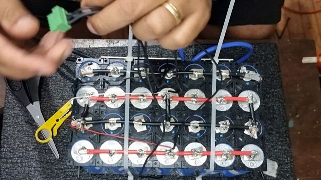 Aula 3 como montar uma bateria selada de LIFEPO4 смотреть онлайн