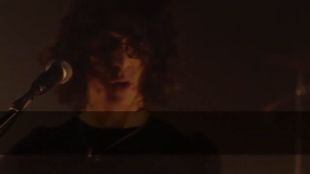 Motta - Del tempo che passa la felicità (Letra en italiano y traducida al español) смотреть онлайн