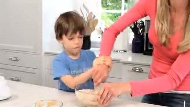 How to Make Coconut Snow Balls - Dessert Recipes for Kids - Weelicious смотреть онлайн