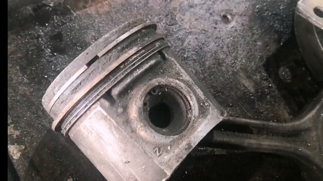 أسباب خروج دخان من فتحة غطاء زيت المحرك ومن فتحة مقياس الزيت @eng-cartech смотреть онлайн