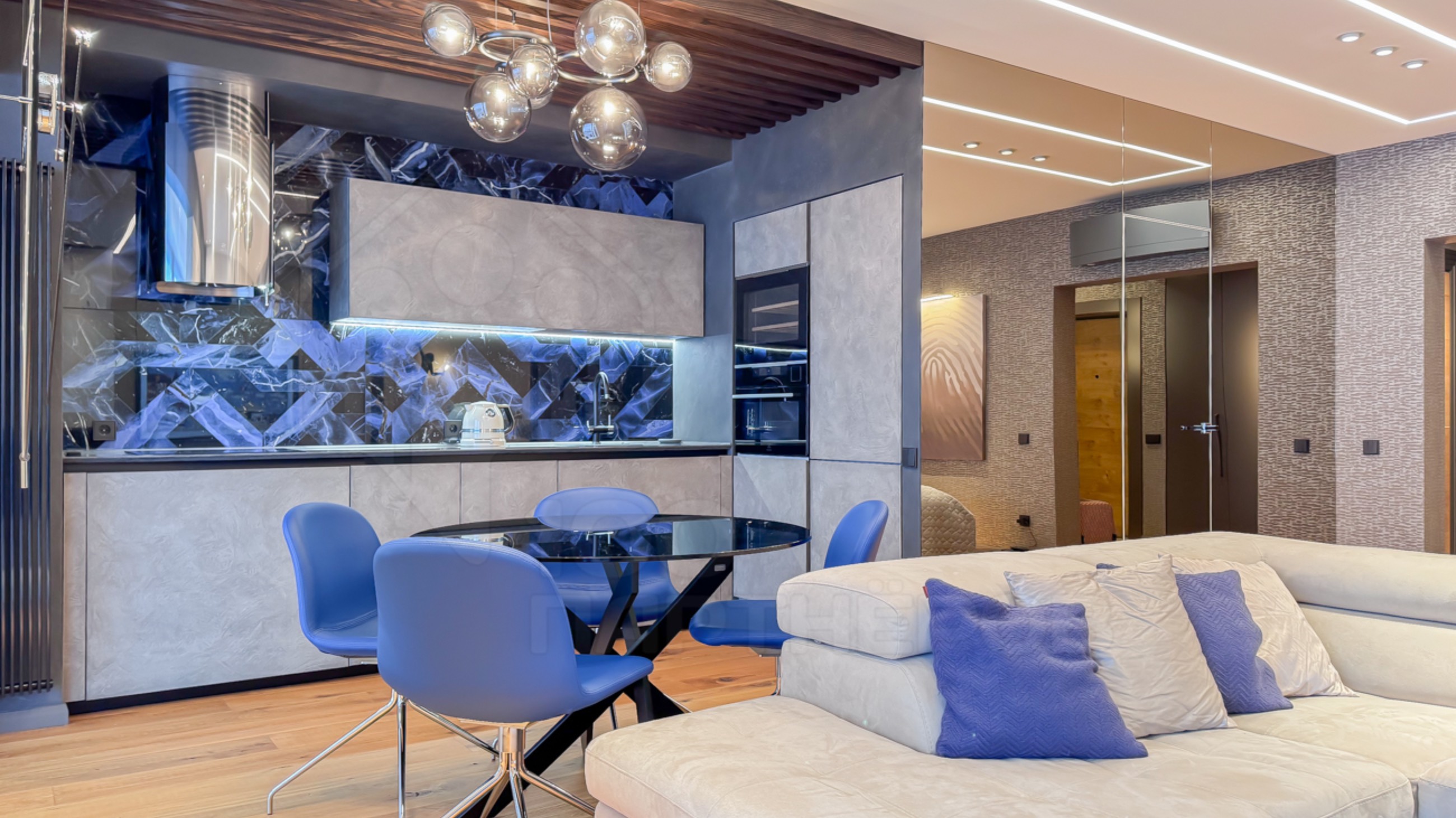 Рум-тур по САМОЙ ДОРОГОЙ квартире-студии в Иркутске - ЖК "Маяк" (аренда) смотреть онлайн