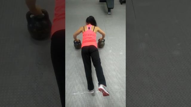 Отжимание на гирях смотреть онлайн