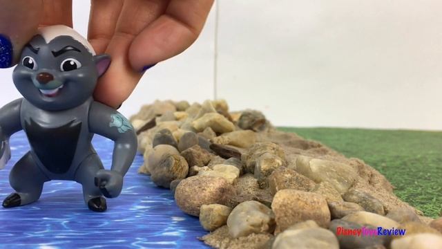 THE LION GUARD COLLECTION & STORY WITH SHELTER BUILDING COMPETITION